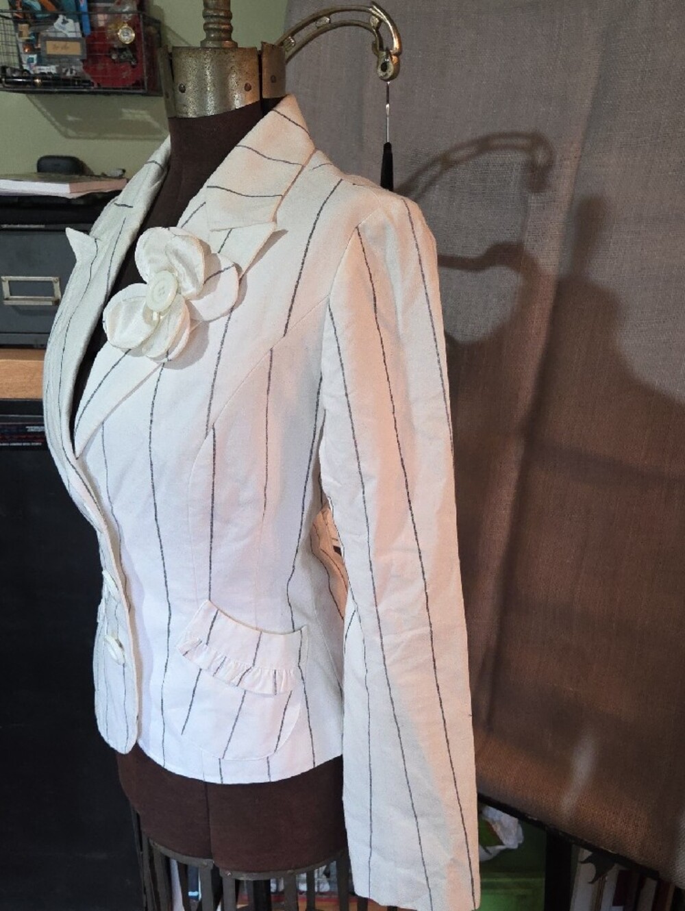 LAPIS Classic White Pinstripe Women's Blazer with Floral Accent M